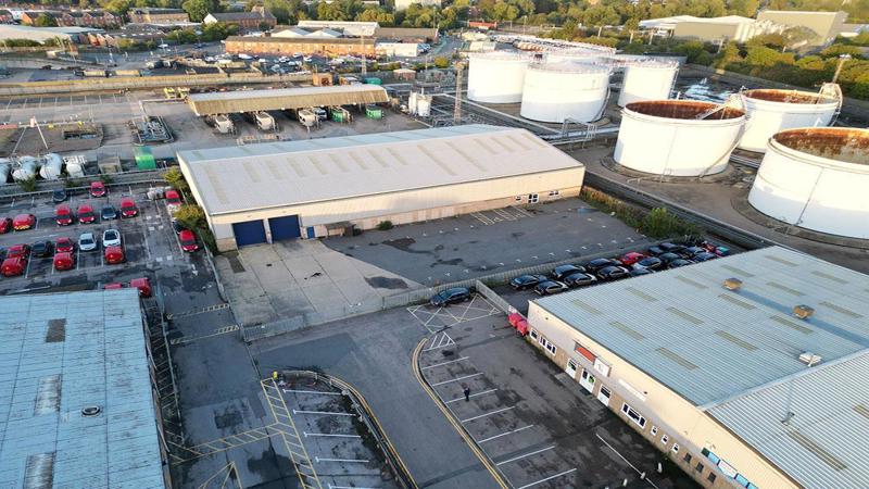 Distribution / Warehouse Unit To Let