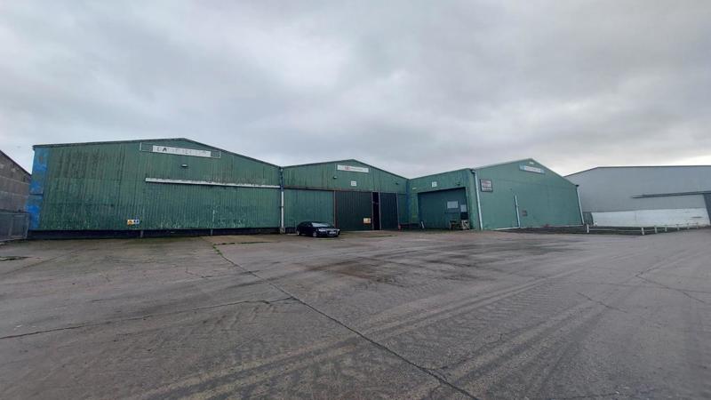 Warehouse To Let / May sell  