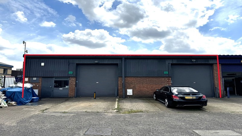 Warehouse With Parking To Let