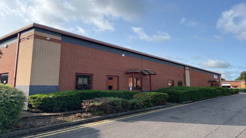 Class E Warehouse With Parking To Let