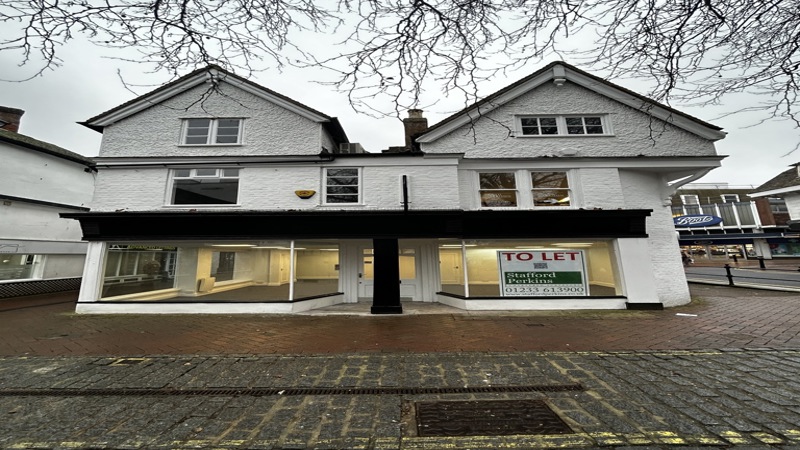 Prominent Retail Unit To Let