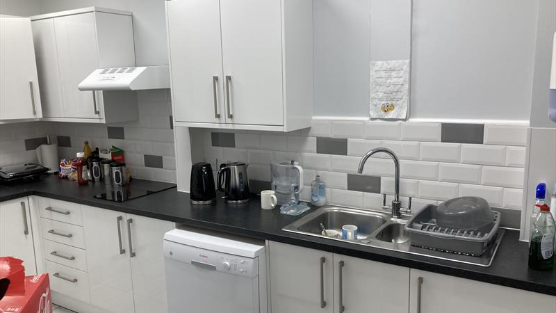 17 Metro Centre Watford_GF Kitchen.jpg