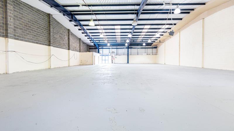 Warehouse To Let in Charlton