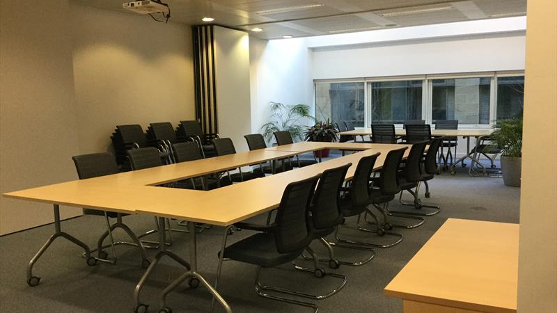 Flexible meeting room space