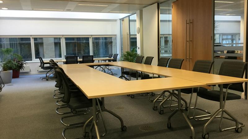 Flexible meeting room space