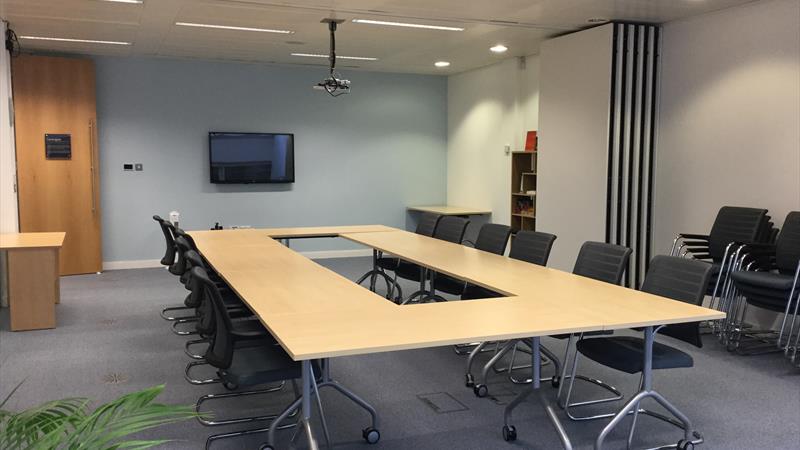 Flexible meeting room space