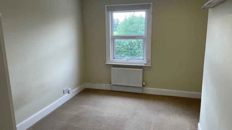 First Floor Flat - 1a Pitcroft Avenue