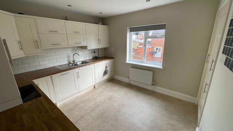 First Floor Flat - 1a Pitcroft Avenue