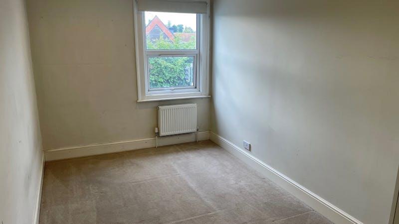 First Floor Flat - 1a Pitcroft Avenue