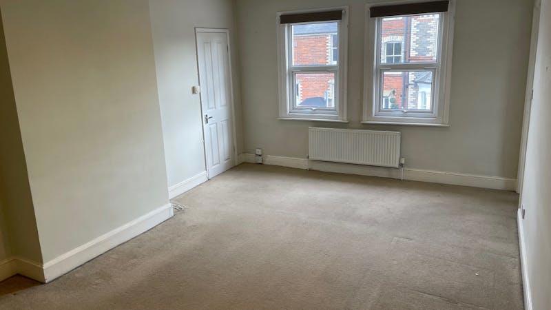 First Floor Flat - 1a Pitcroft Avenue