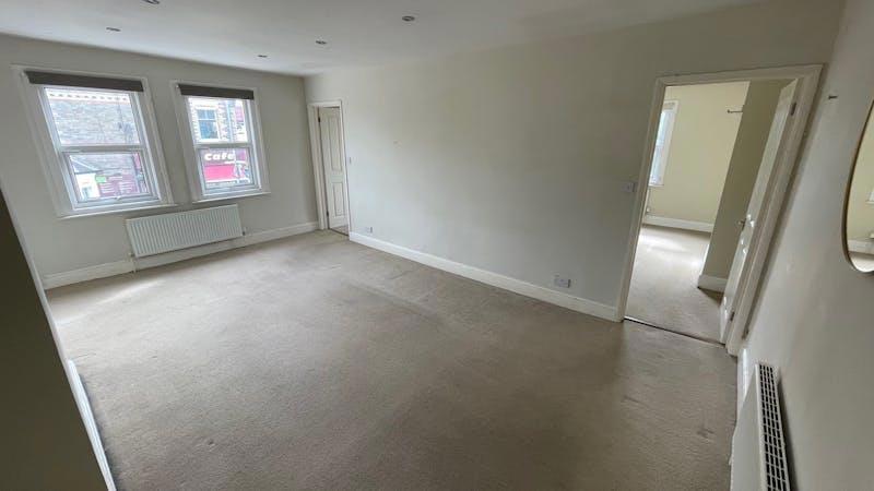 First Floor Flat - 1a Pitcroft Avenue