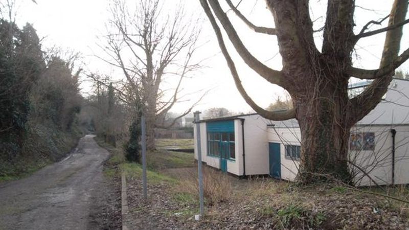 Land to the West of Deanfield Avenue 