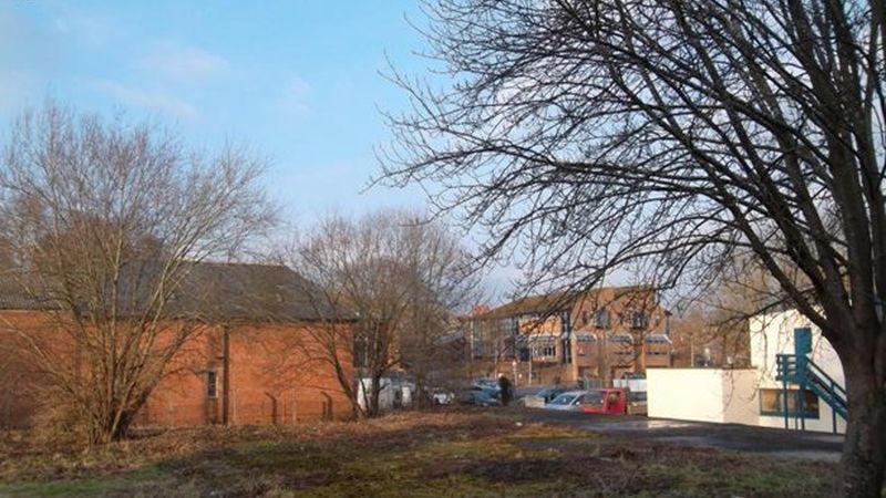 Land to the West of Deanfield Avenue 