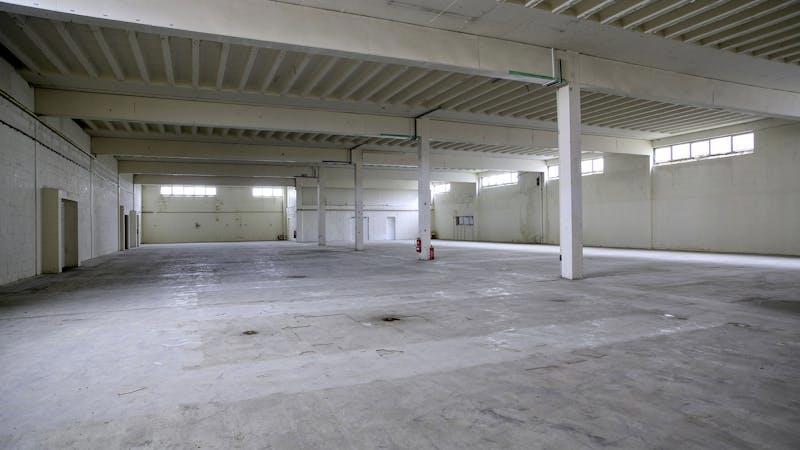 Loverock Road Trading Estate Unit 5 Interior 2.jpg