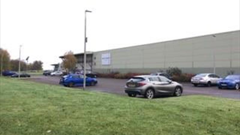 INDUSTRIAL UNIT AVAILABLE TO LET IN A PROMINENT LO