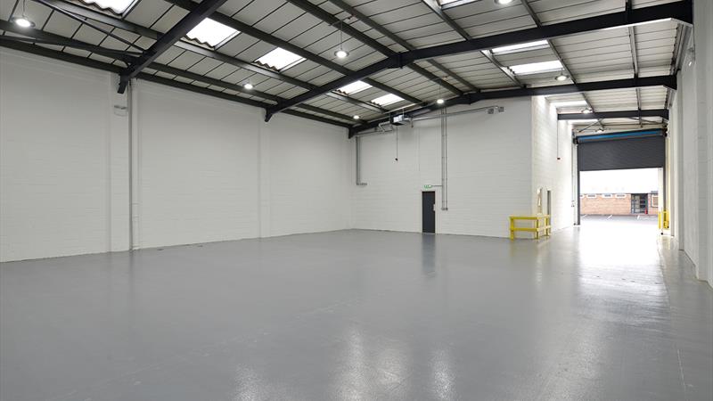 Industrial Unit with Yard and Parking