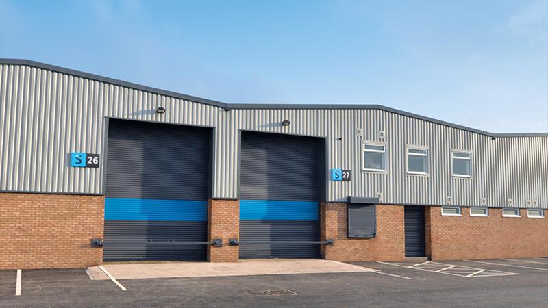 Industrial Unit with Yard and Parking