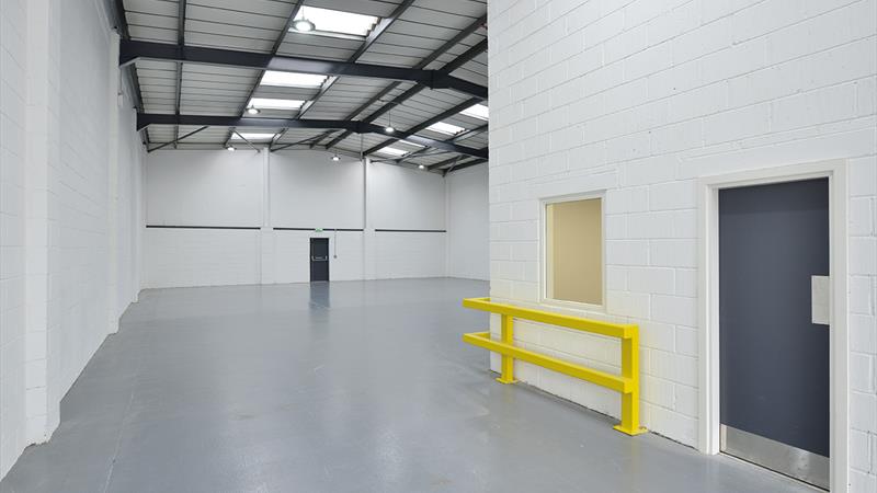 Industrial Unit with Parking and Yard