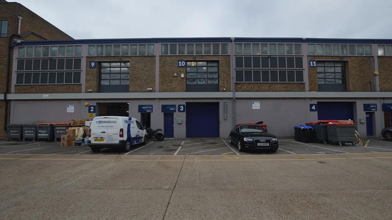 Warehouse To Let in Mitcham