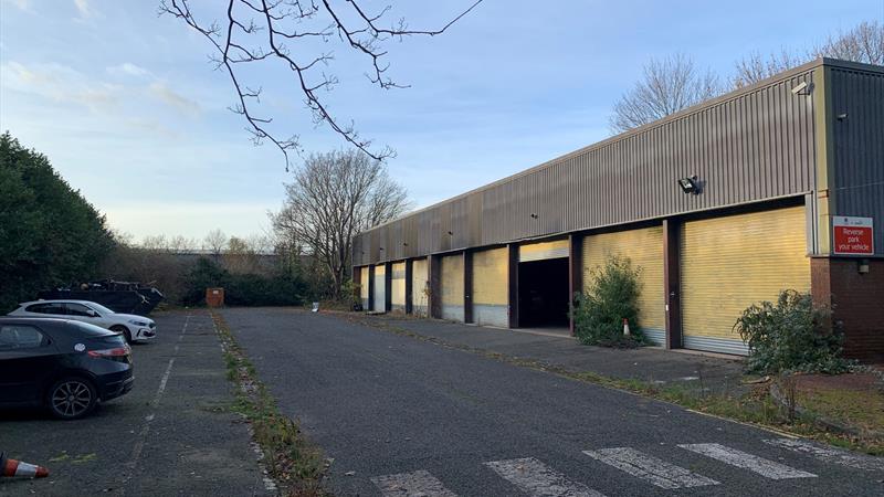 Warehouse To Let in Trafford Park