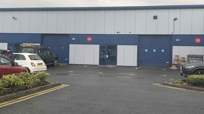 Warehouse To Let in Stafford