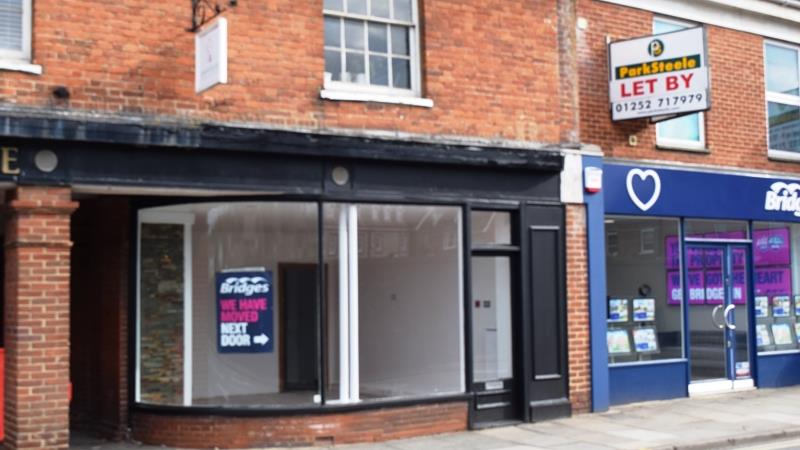 Retail/Office To Let in Farnham