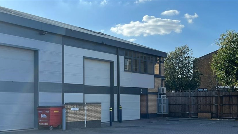 Warehouse To Let in Earlsfield