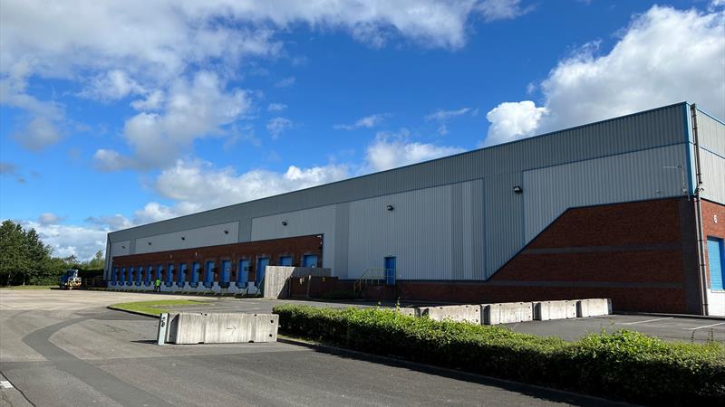 Warehouse To Let in Middleton