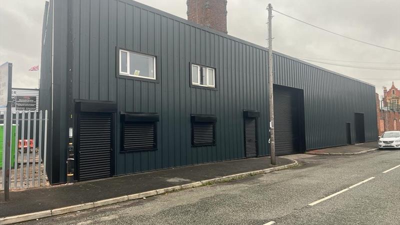 Warehouse To Let in Trafford Park