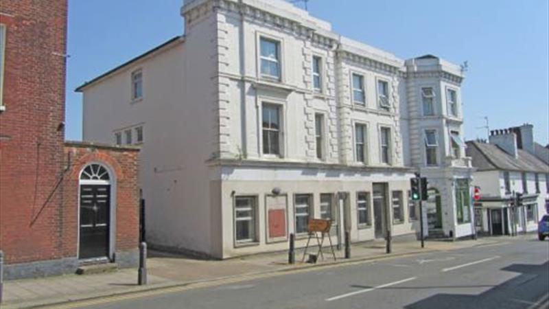 Prominent Retail / Office / Leisure Premises