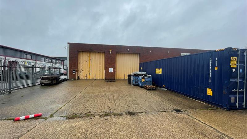 Warehouse To Let in Chessington