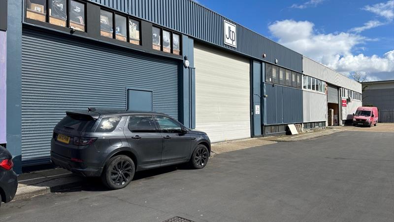 Warehouse To Let in Uxbridge