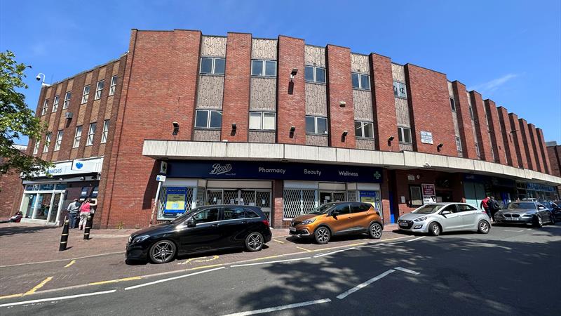 TO LET - Former Boots Retail Unit