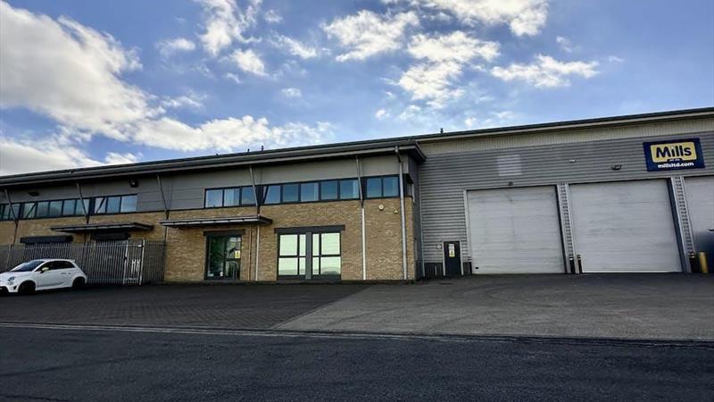 Mid Terrace Warehouse To Let in Uxbridge