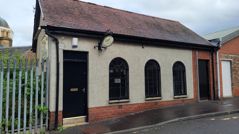 Town Centre Fully Fitted Salon Premises