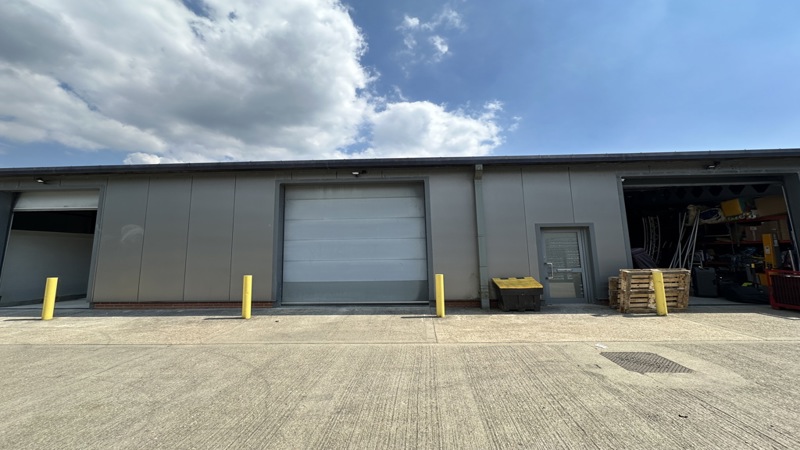 Light Warehouse To let 