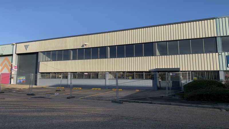 Warehouse To Let / May sell  