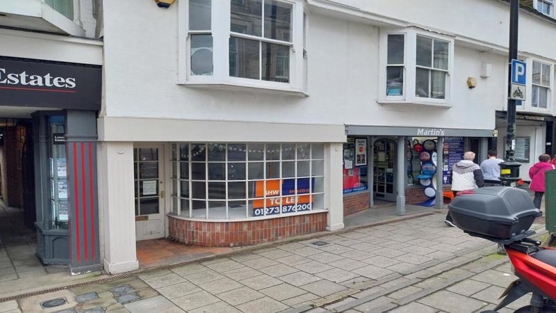 High Street Shop To Let 