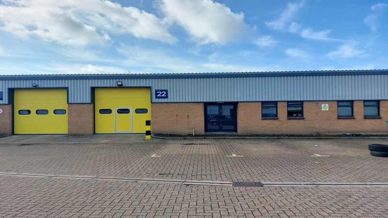 Warehouse With Parking To Let