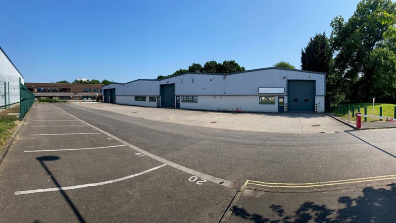 Warehouse With Parking To Let