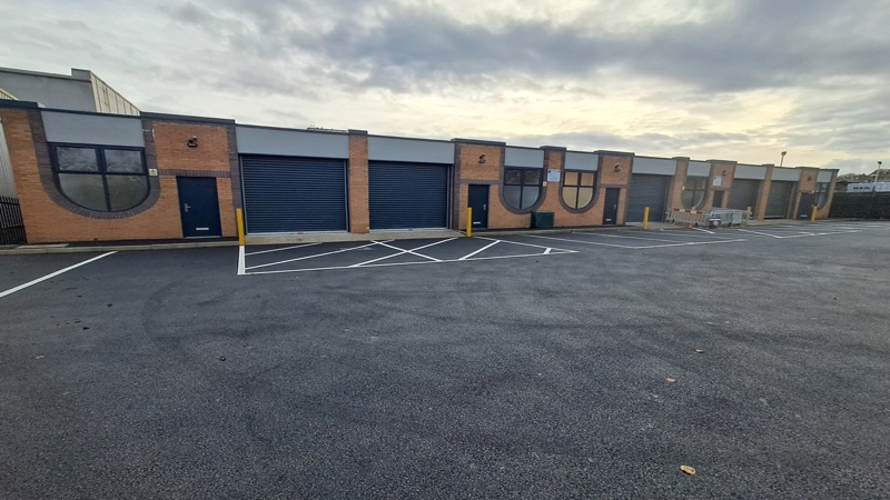 Warehouse With Parking To Let