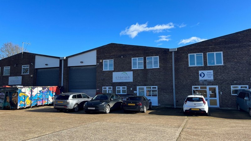 Warehouse With Parking To Let