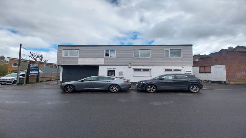 Warehouse With Offices To Let