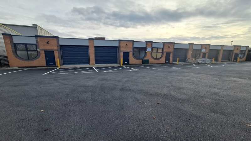 Warehouse With Parking To Let