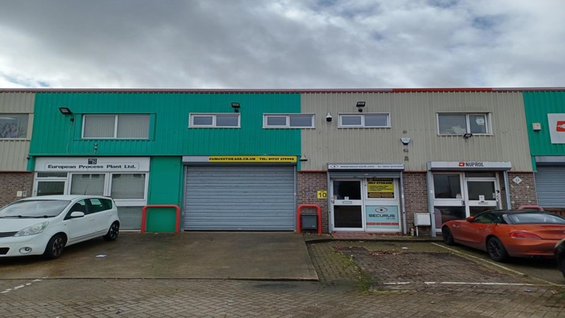 Warehouse With Parking To Let