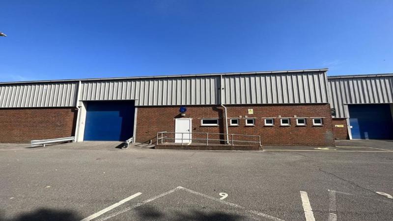 Warehouse With Parking To Let