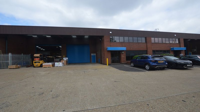 Warehouse With Parking To Let