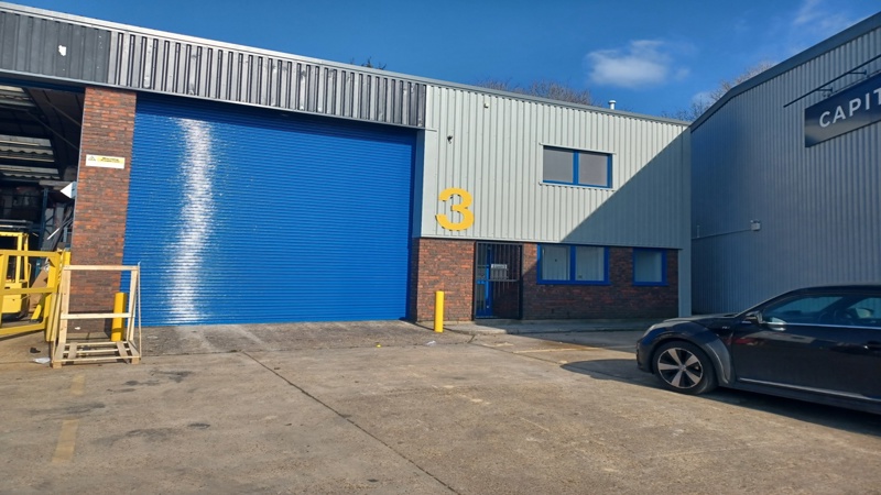 Warehouse With Parking To Let