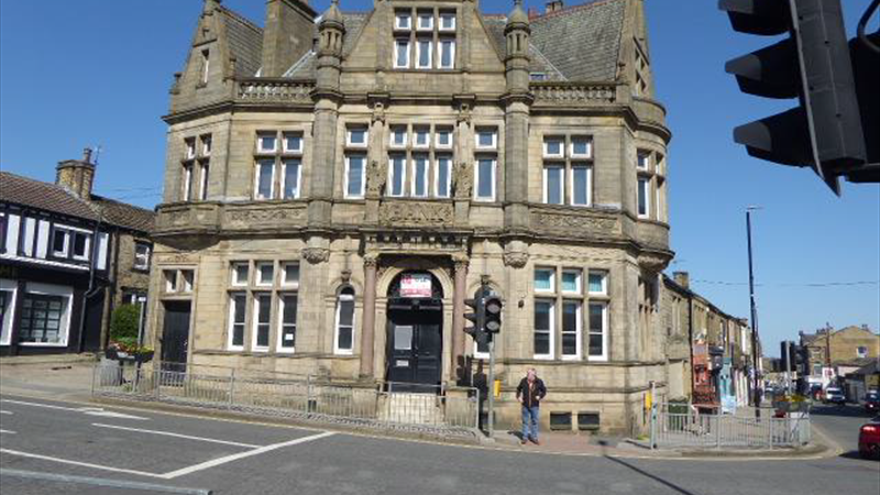 Former Banking Hall Suitable For Various Uses