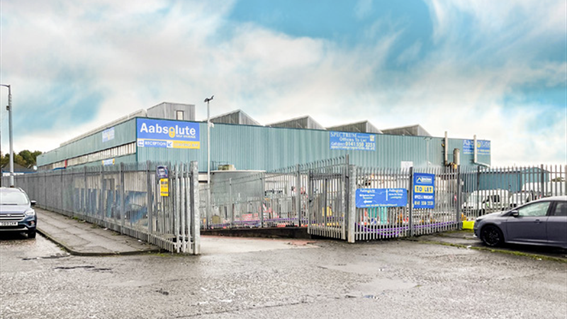 Warehouse With Extensive Yard to Let in Glasgow